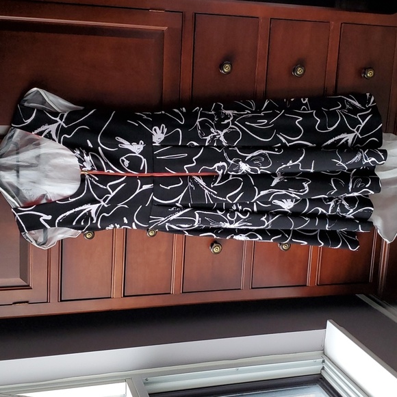 Julian Taylor-sleeveless dress. Size:6. Black and white pattern. - Picture 2 of 7